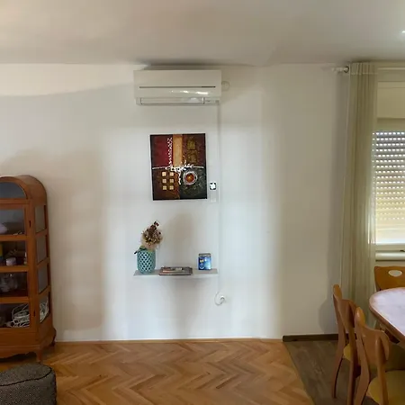 Apartman Robert Апартаменты